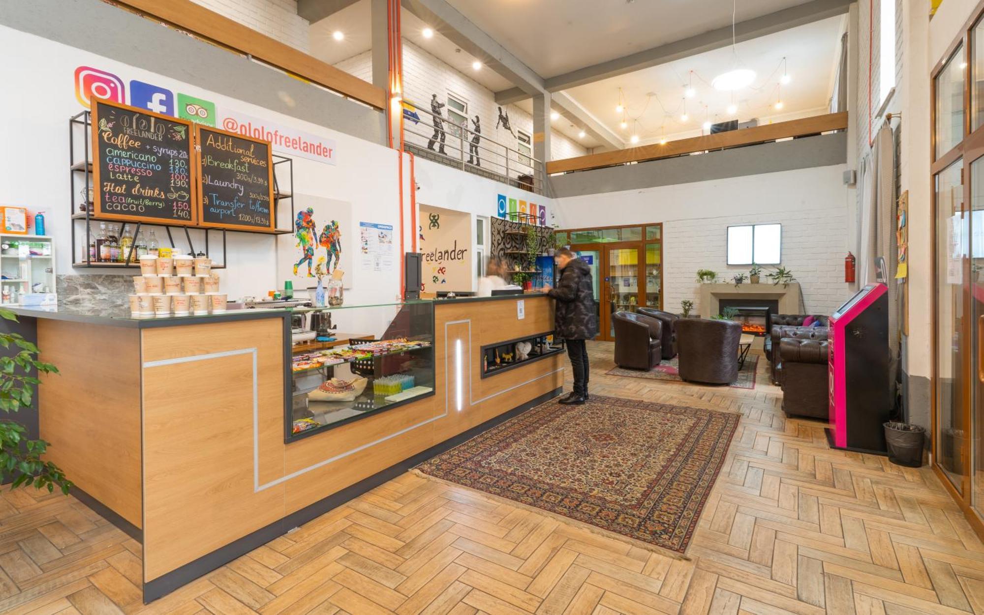 Ololofreelander Hostel&Coworking Бишкек Екстериор снимка