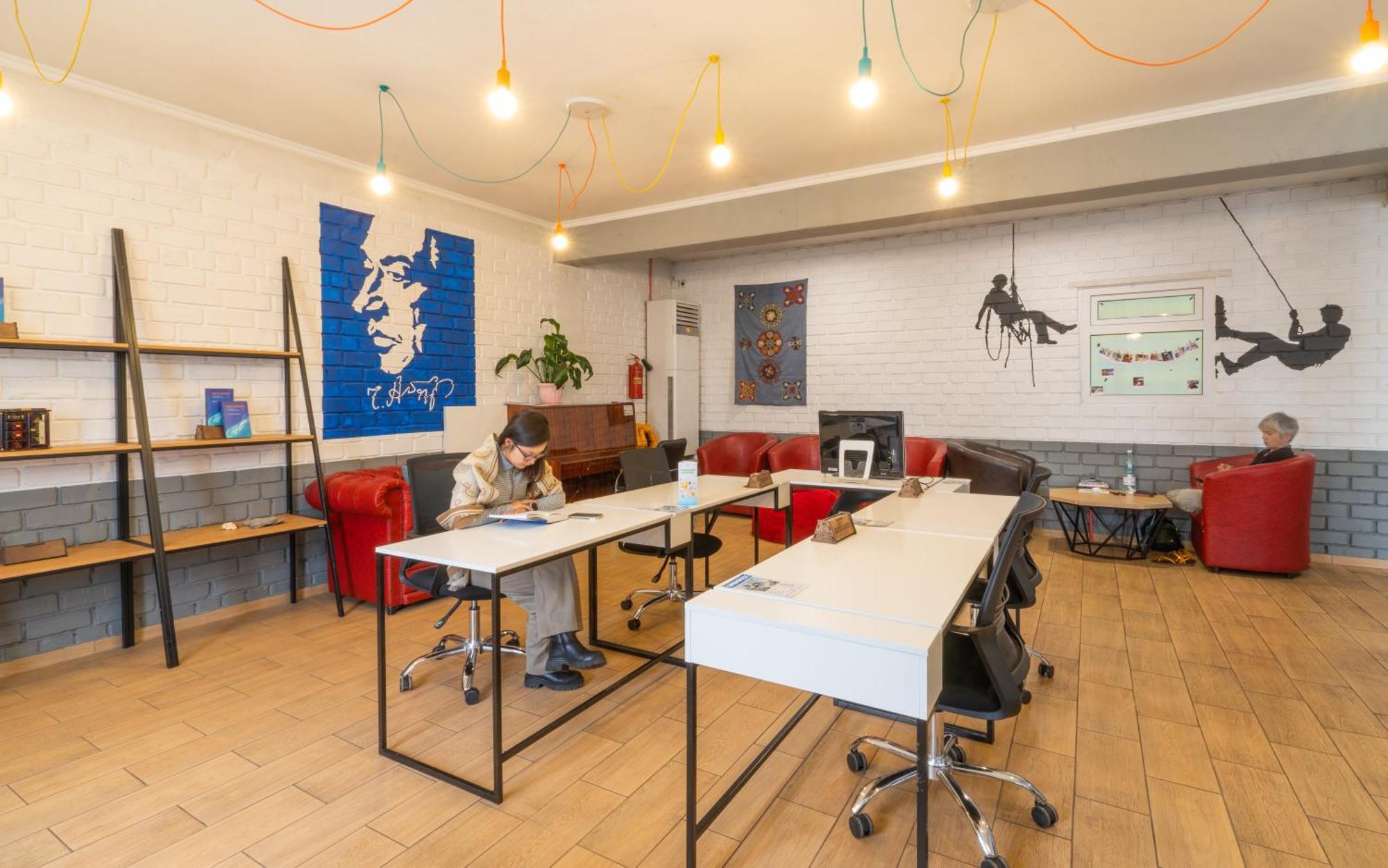 Ololofreelander Hostel&Coworking Бишкек Екстериор снимка