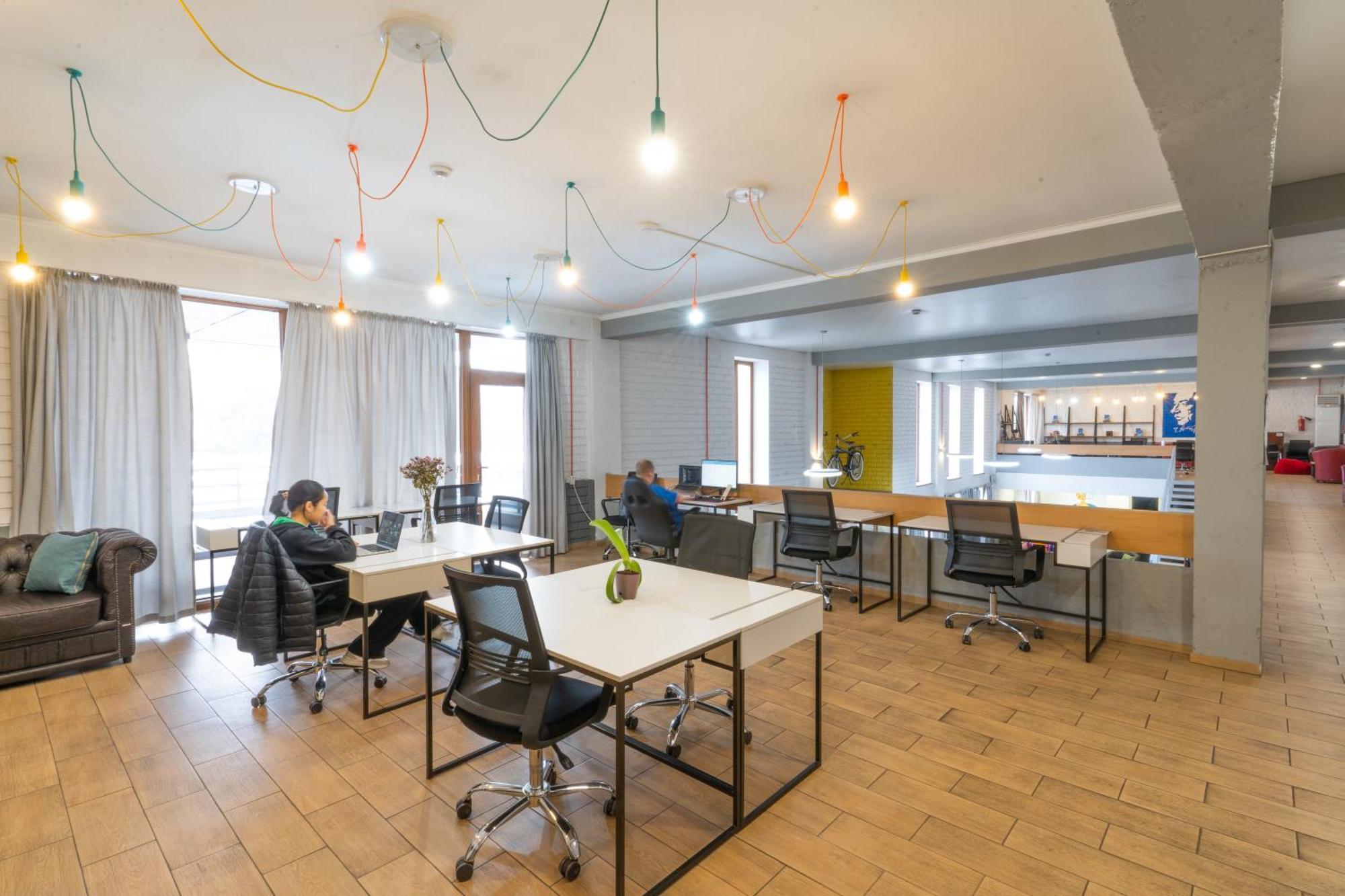 Ololofreelander Hostel&Coworking Бишкек Екстериор снимка