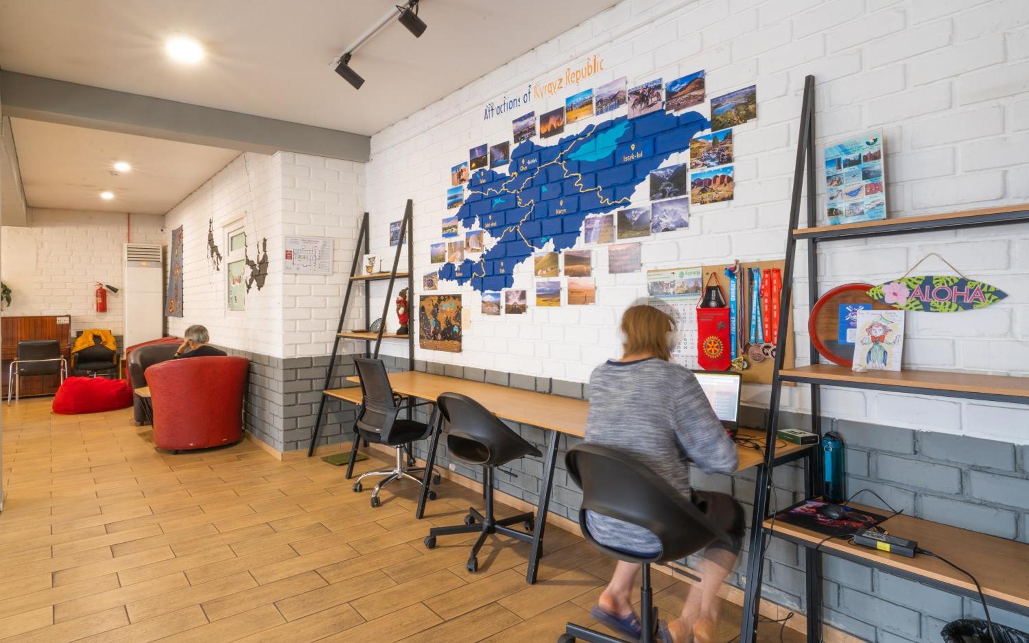 Ololofreelander Hostel&Coworking Бишкек Екстериор снимка