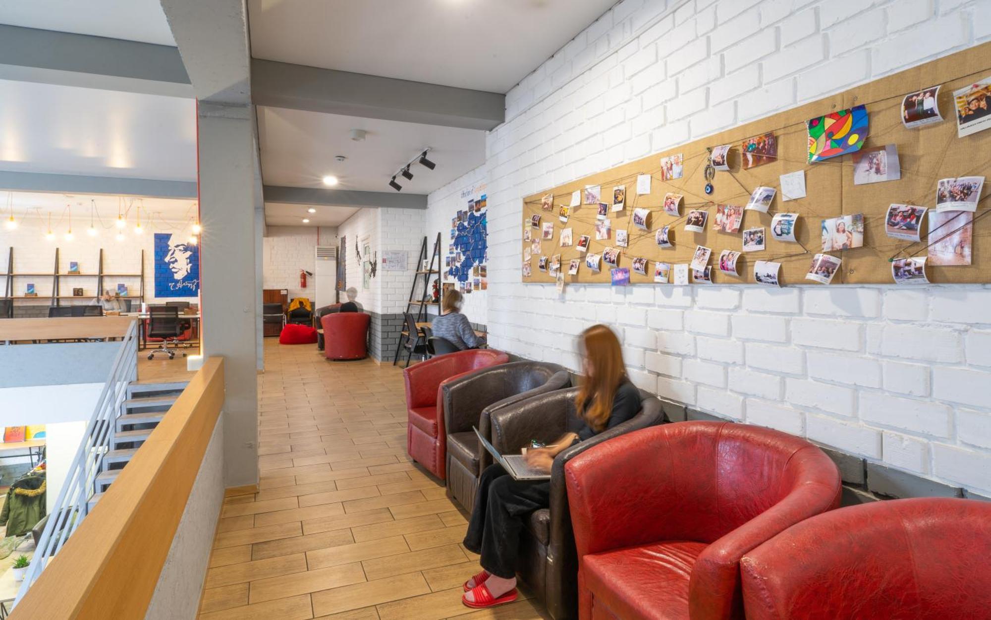 Ololofreelander Hostel&Coworking Бишкек Екстериор снимка