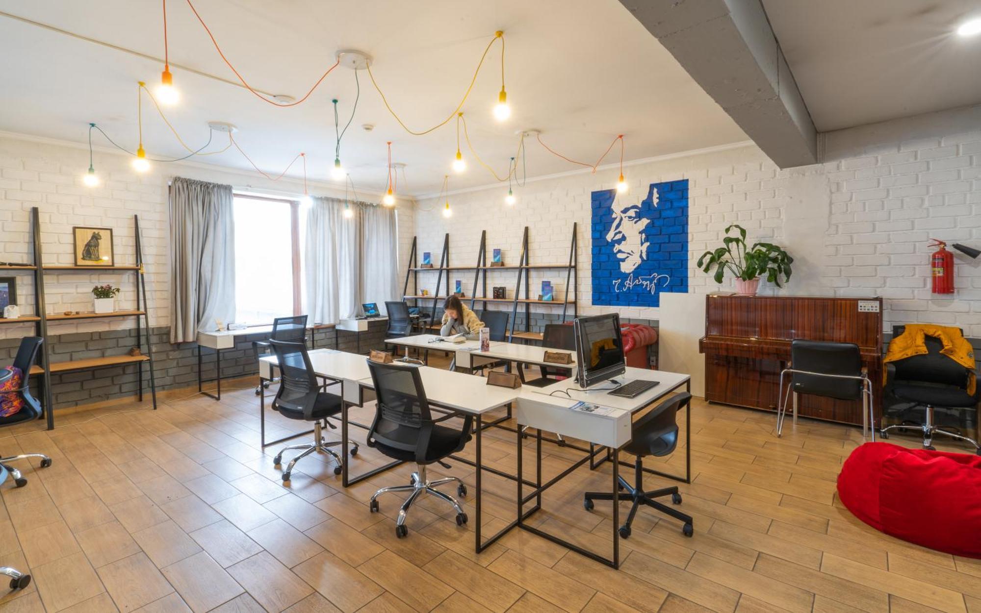 Ololofreelander Hostel&Coworking Бишкек Екстериор снимка