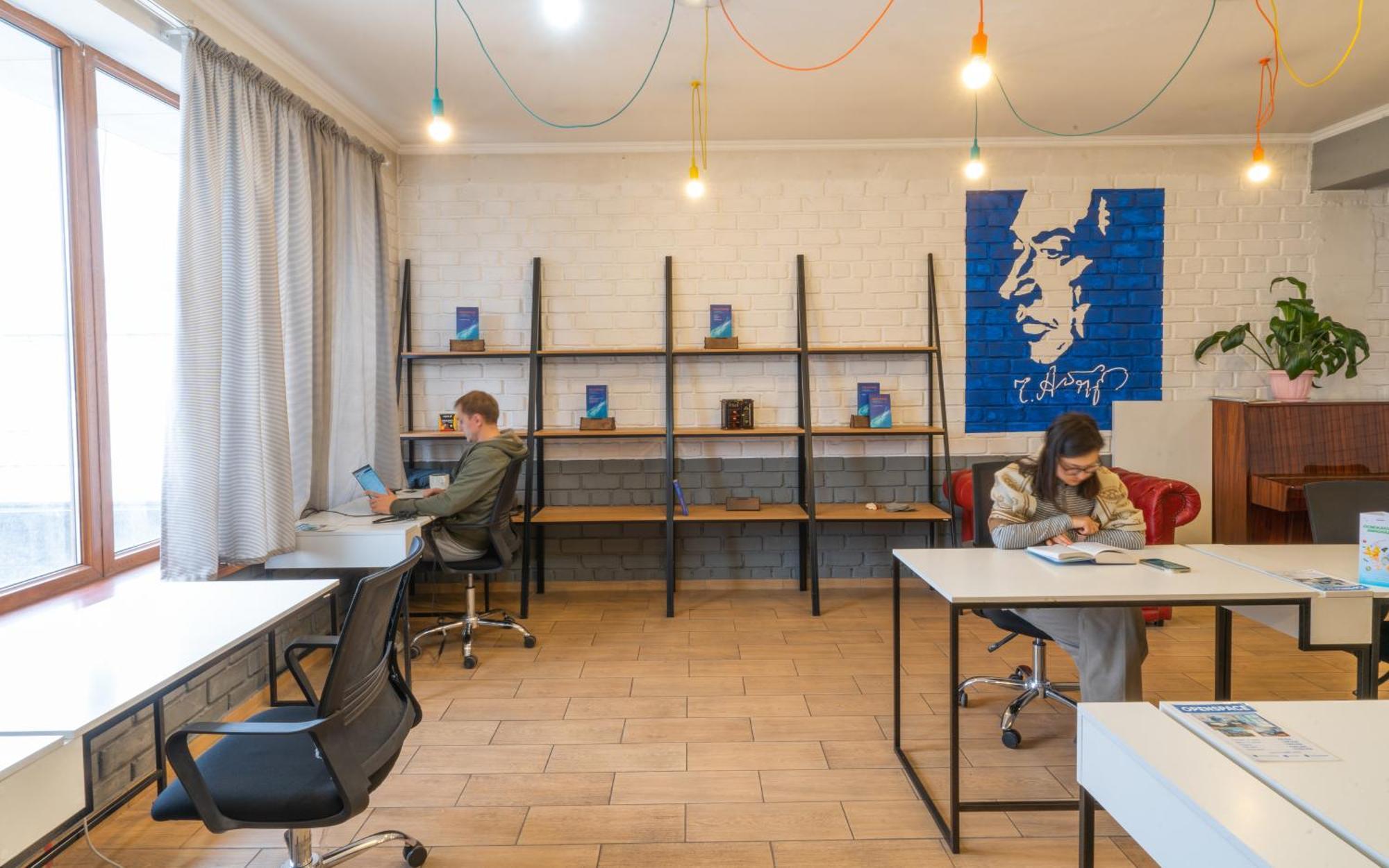 Ololofreelander Hostel&Coworking Бишкек Екстериор снимка