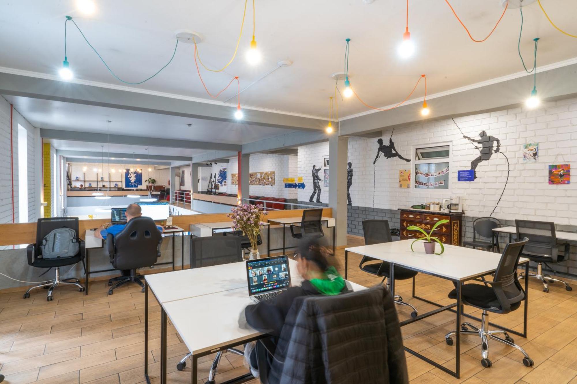 Ololofreelander Hostel&Coworking Бишкек Екстериор снимка