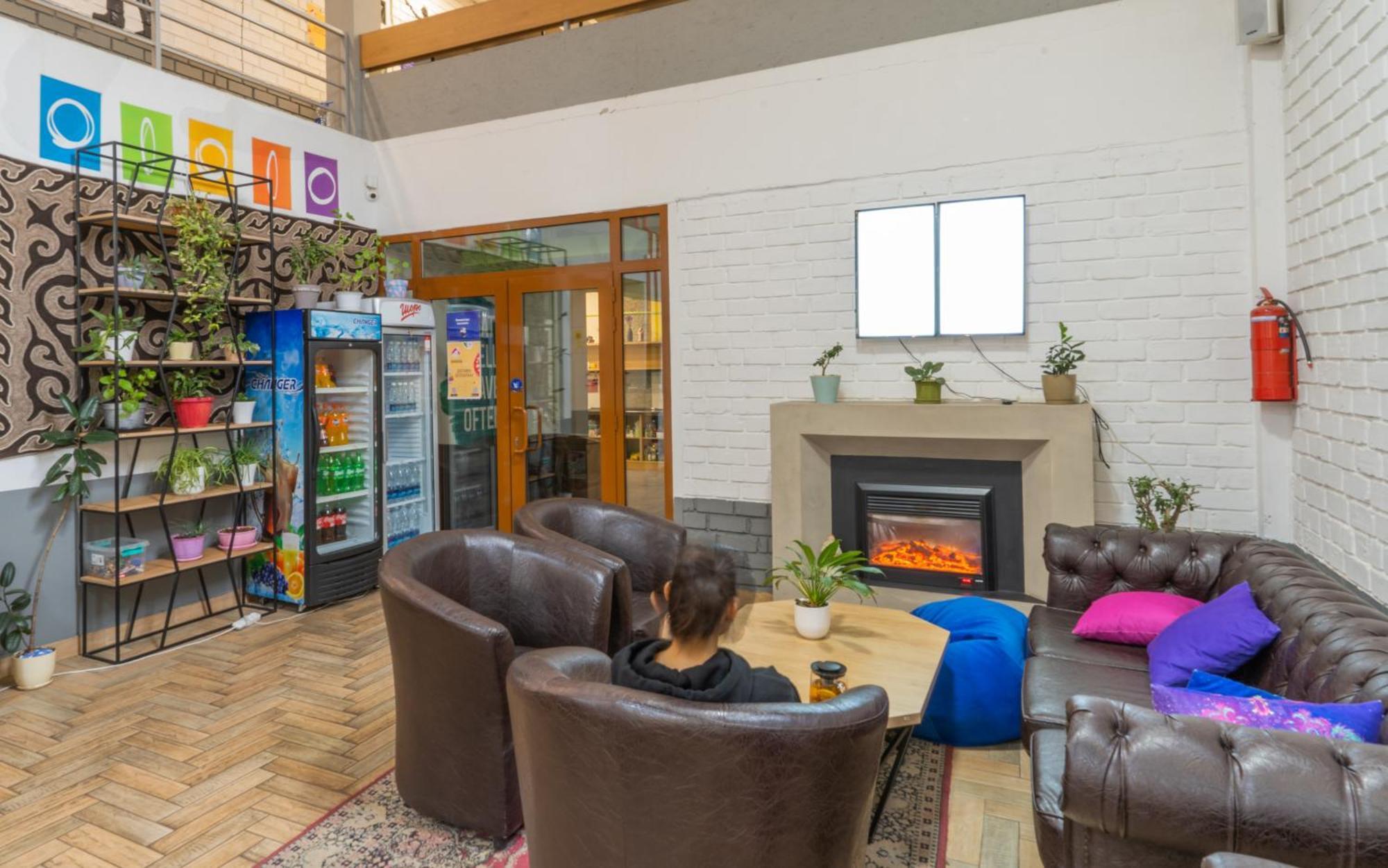 Ololofreelander Hostel&Coworking Бишкек Екстериор снимка