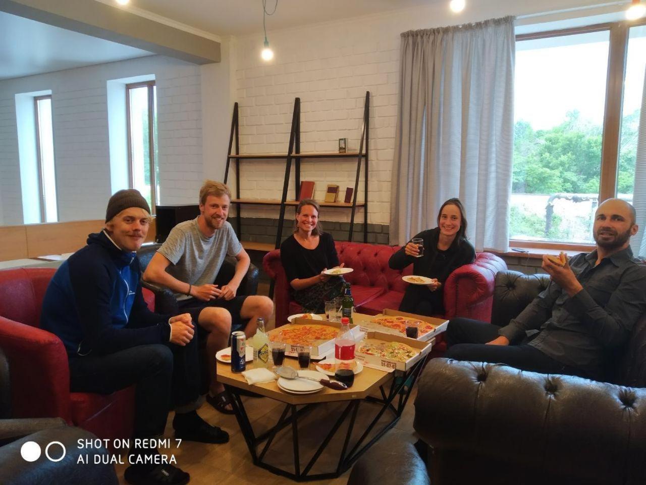 Ololofreelander Hostel&Coworking Бишкек Екстериор снимка