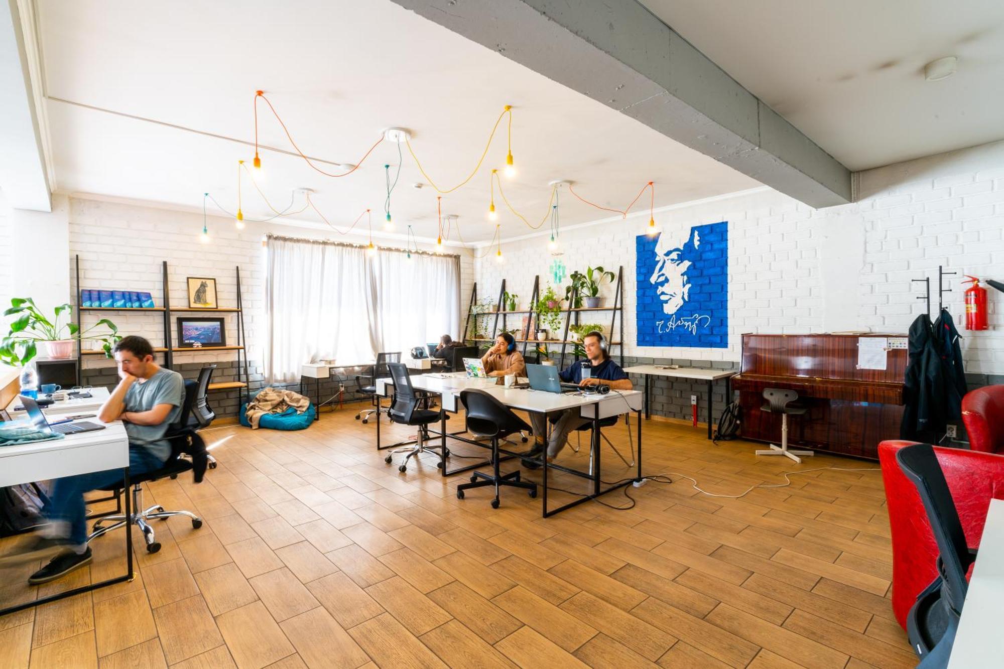 Ololofreelander Hostel&Coworking Бишкек Екстериор снимка