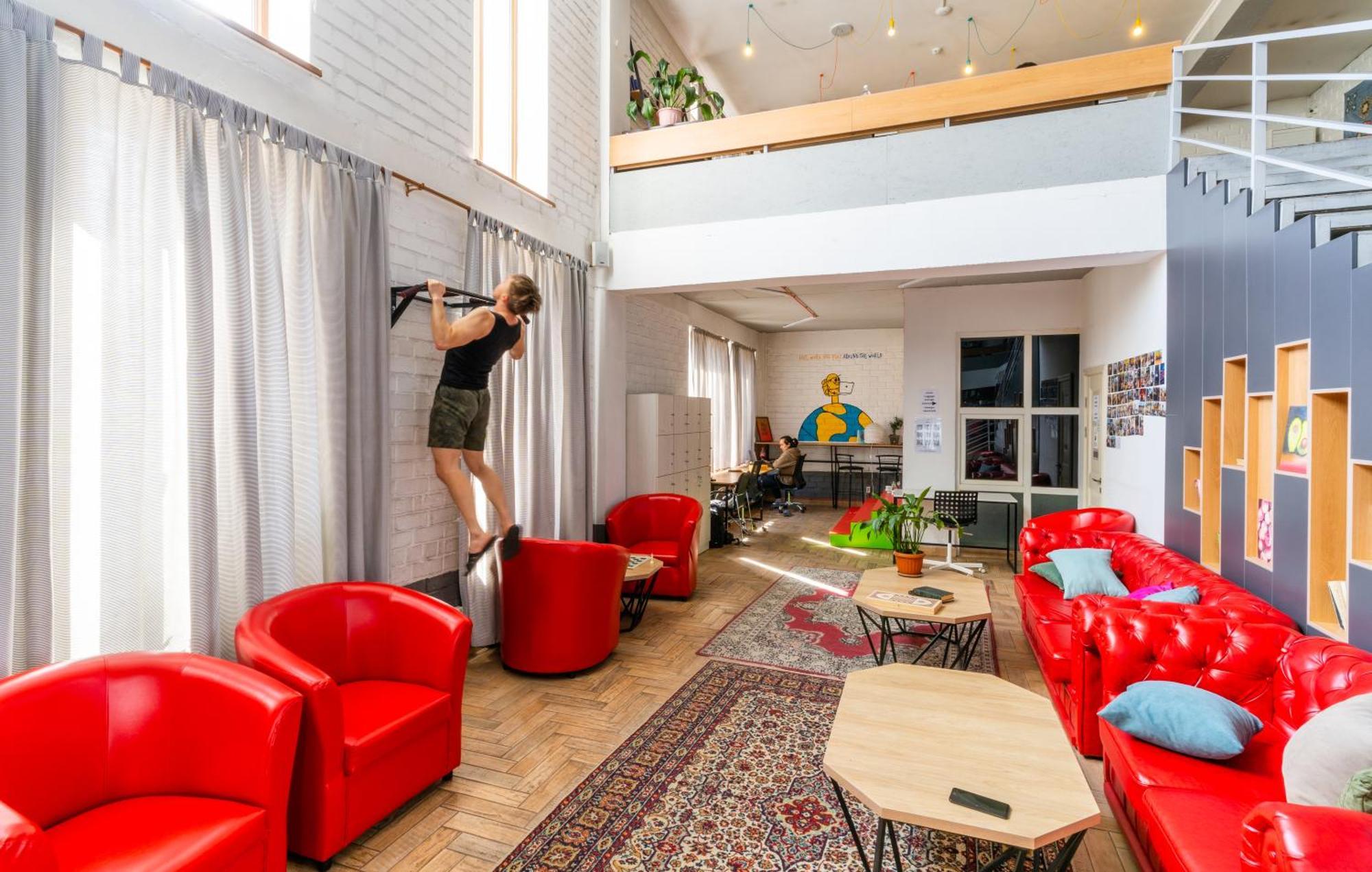 Ololofreelander Hostel&Coworking Бишкек Екстериор снимка